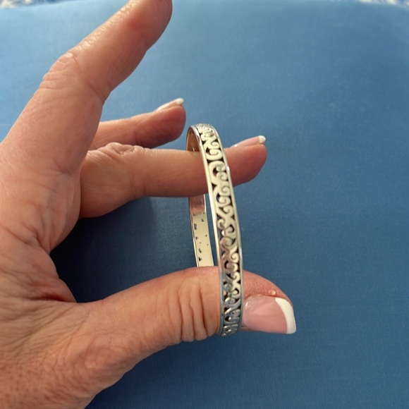 🌸Uluwatu Narrow Bangle NWT
STYLE J39290 with bag - Picture 3 of 5